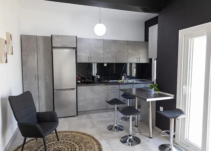 Victoria's Heart Fira (Santorini)