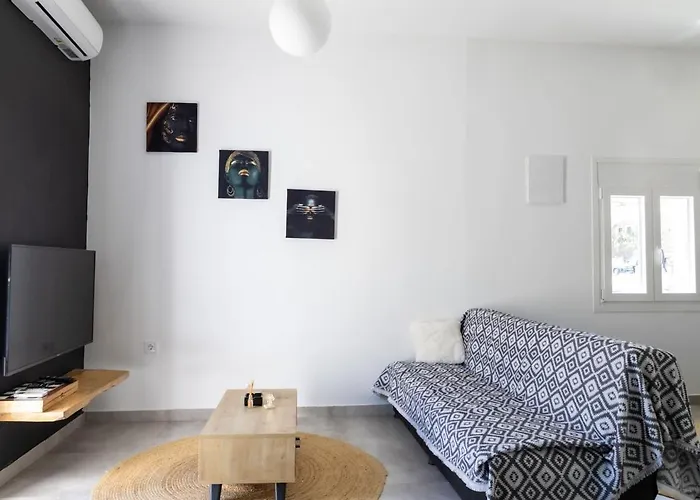 Victoria's Heart Fira (Santorini)