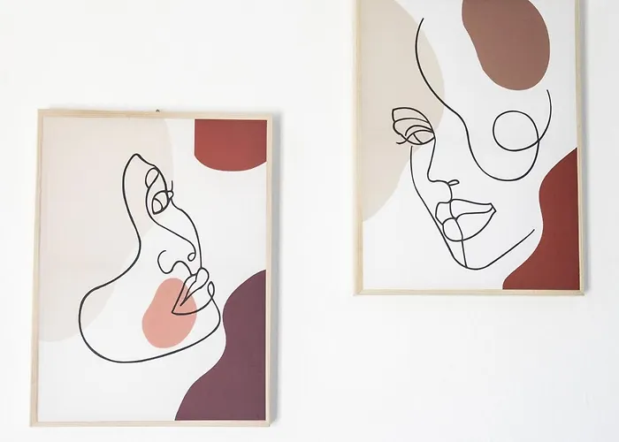 Victoria's Heart Fira (Santorini)